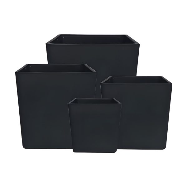 Florero Cuadrado en Cubo – Negro Mate, vidrio de color