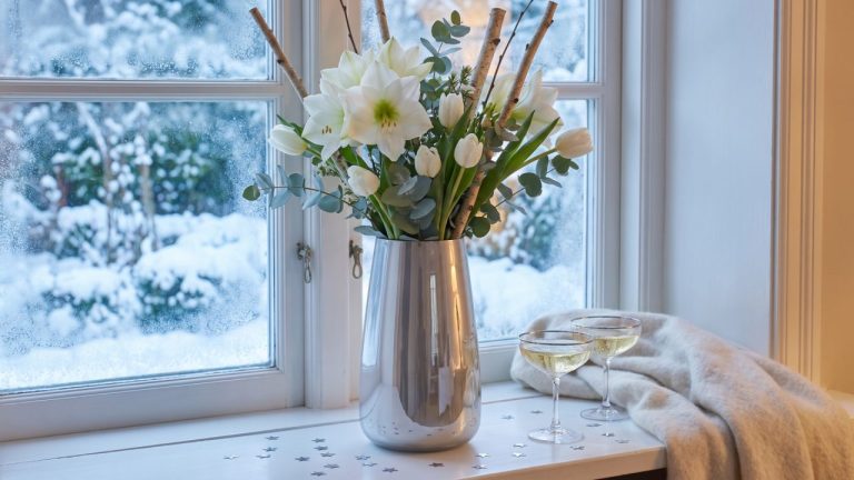 Nova Vase: A Fresh Start for Winter Flowers
